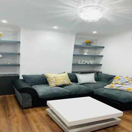 Luxury New Home Swanscombe エクステリア 写真
