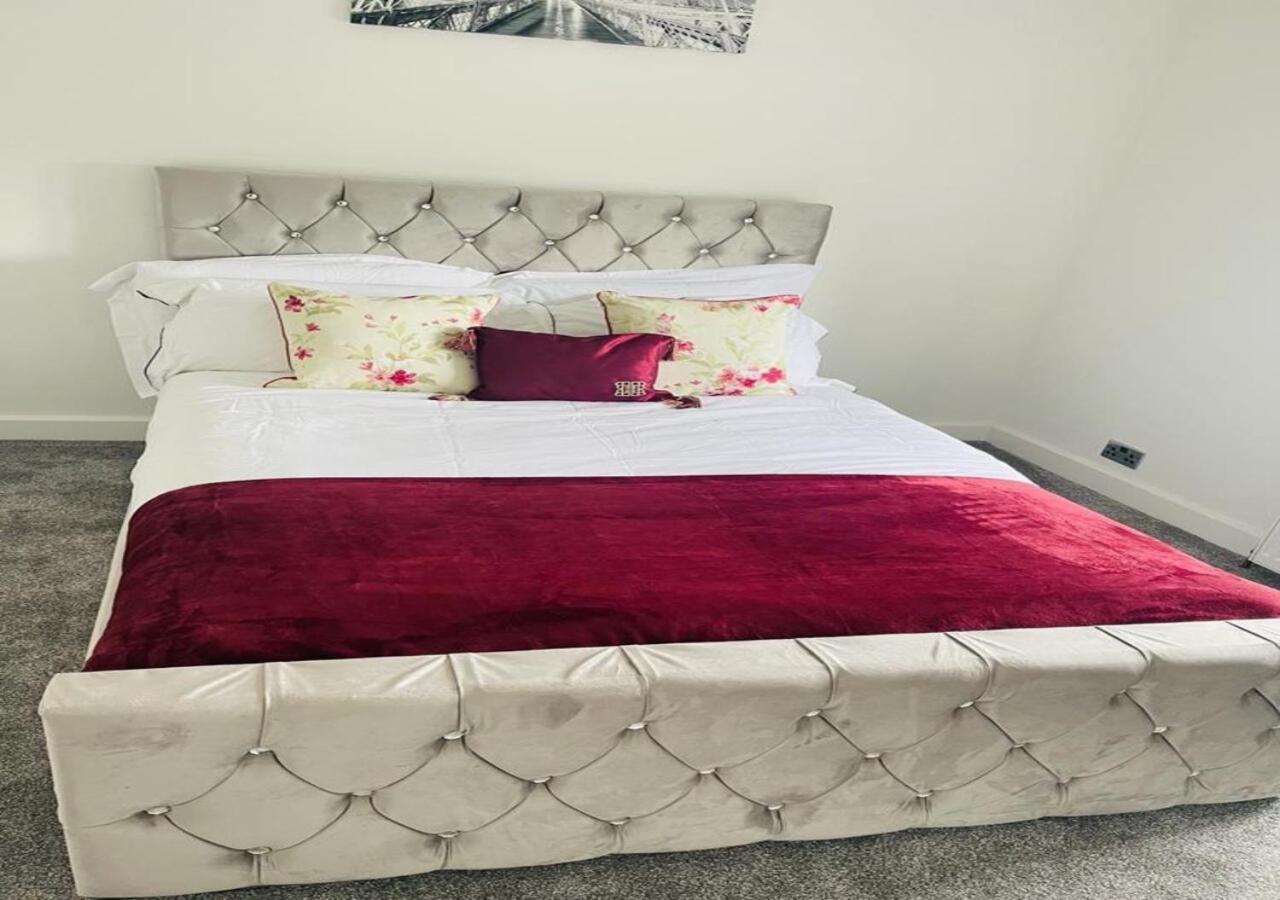 Luxury New Home Swanscombe エクステリア 写真