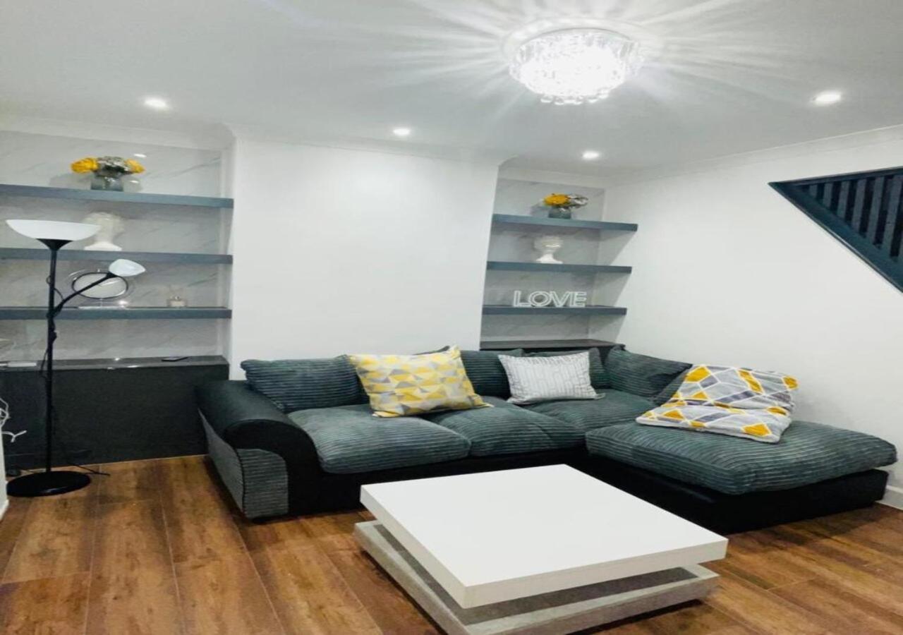 Luxury New Home Swanscombe エクステリア 写真