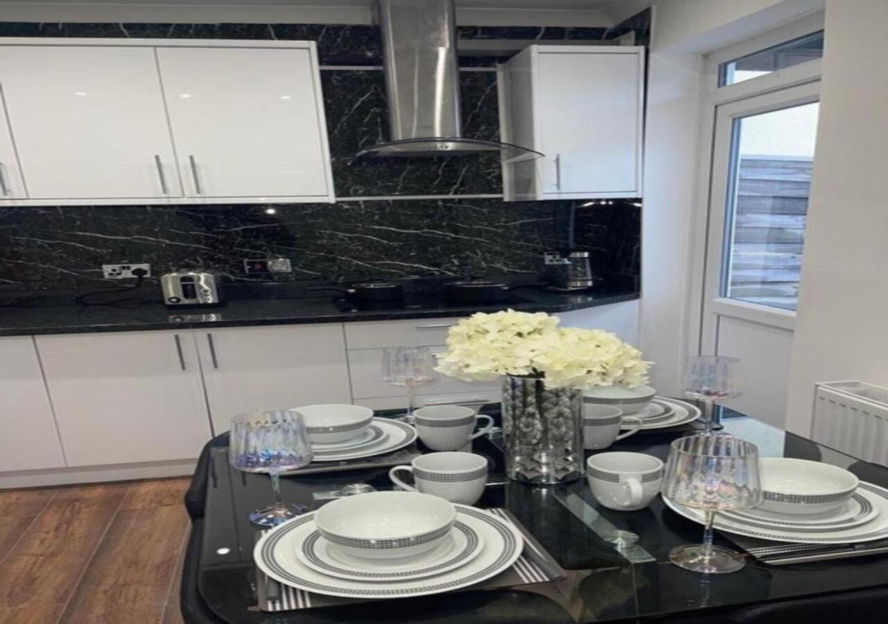Luxury New Home Swanscombe エクステリア 写真