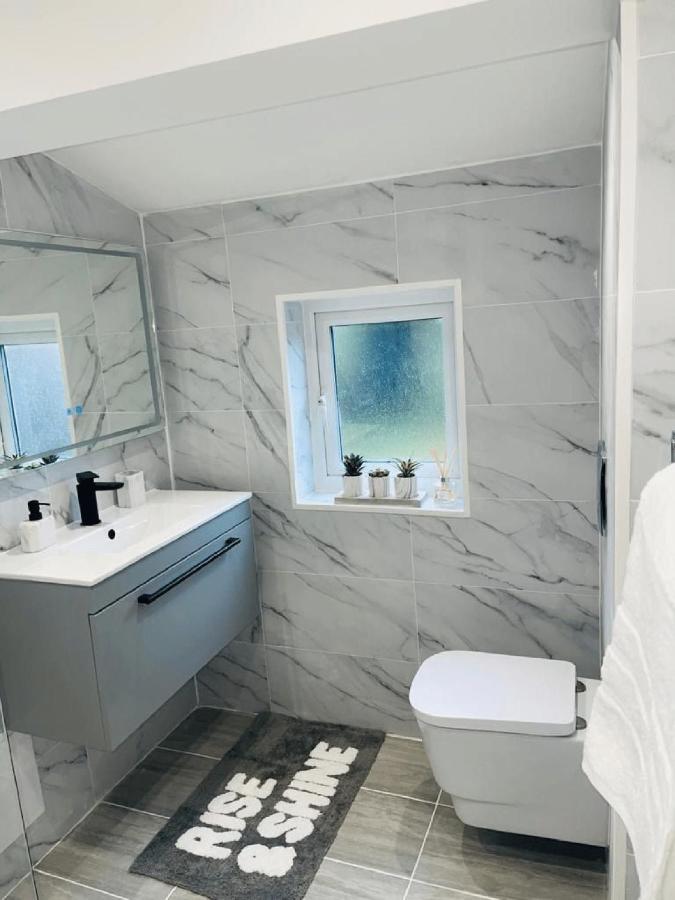 Luxury New Home Swanscombe エクステリア 写真